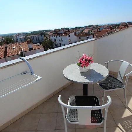 Beeindruckendes Mit Dachterrasse, Meerblick, Babybett, Klima, Privatparkplatz Apartment Rovinj