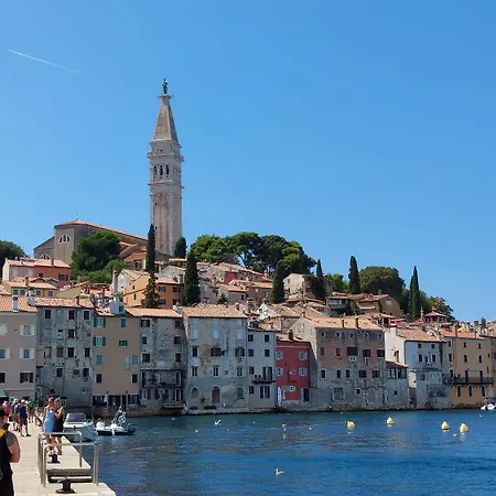 Beeindruckendes Mit Dachterrasse, Meerblick, Babybett, Klima, Privatparkplatz Apartment Rovinj